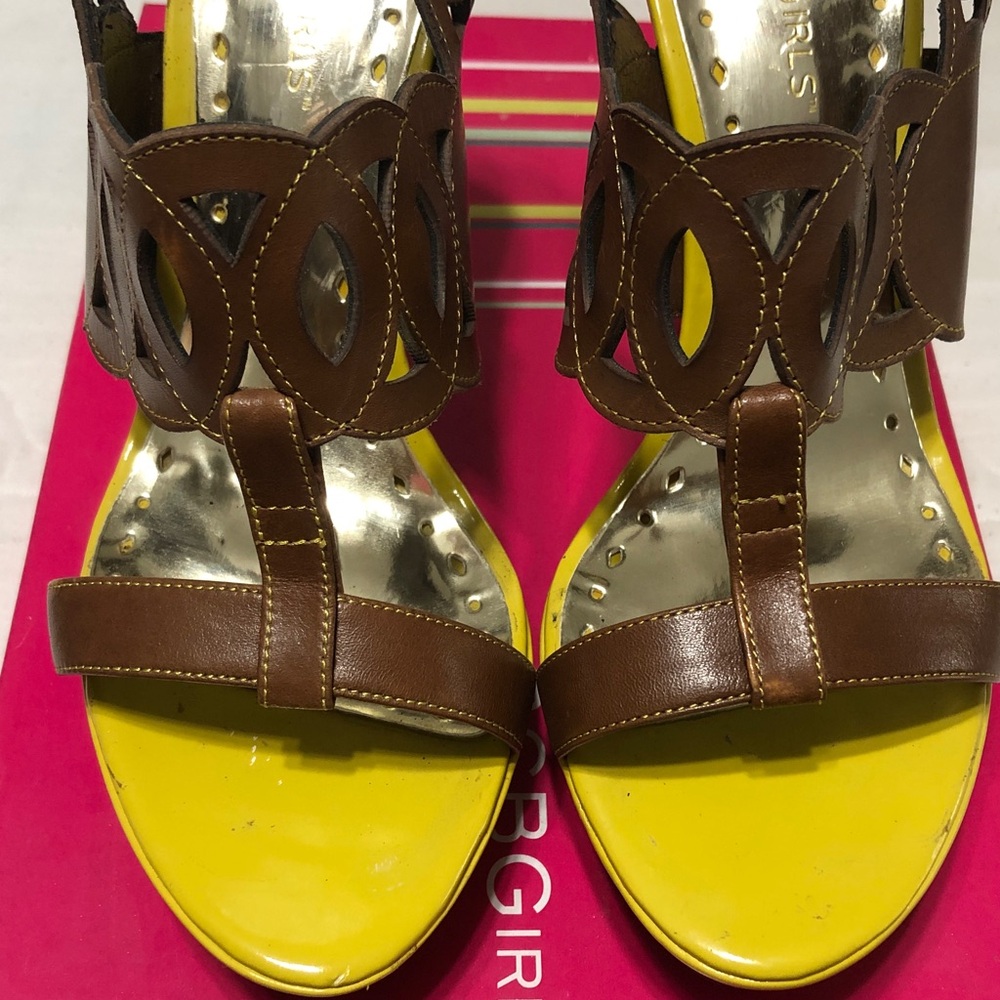 BCBGirls Yellow and Brown Cutout T-Strap Sandals 7.5M